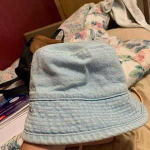 bucket hat